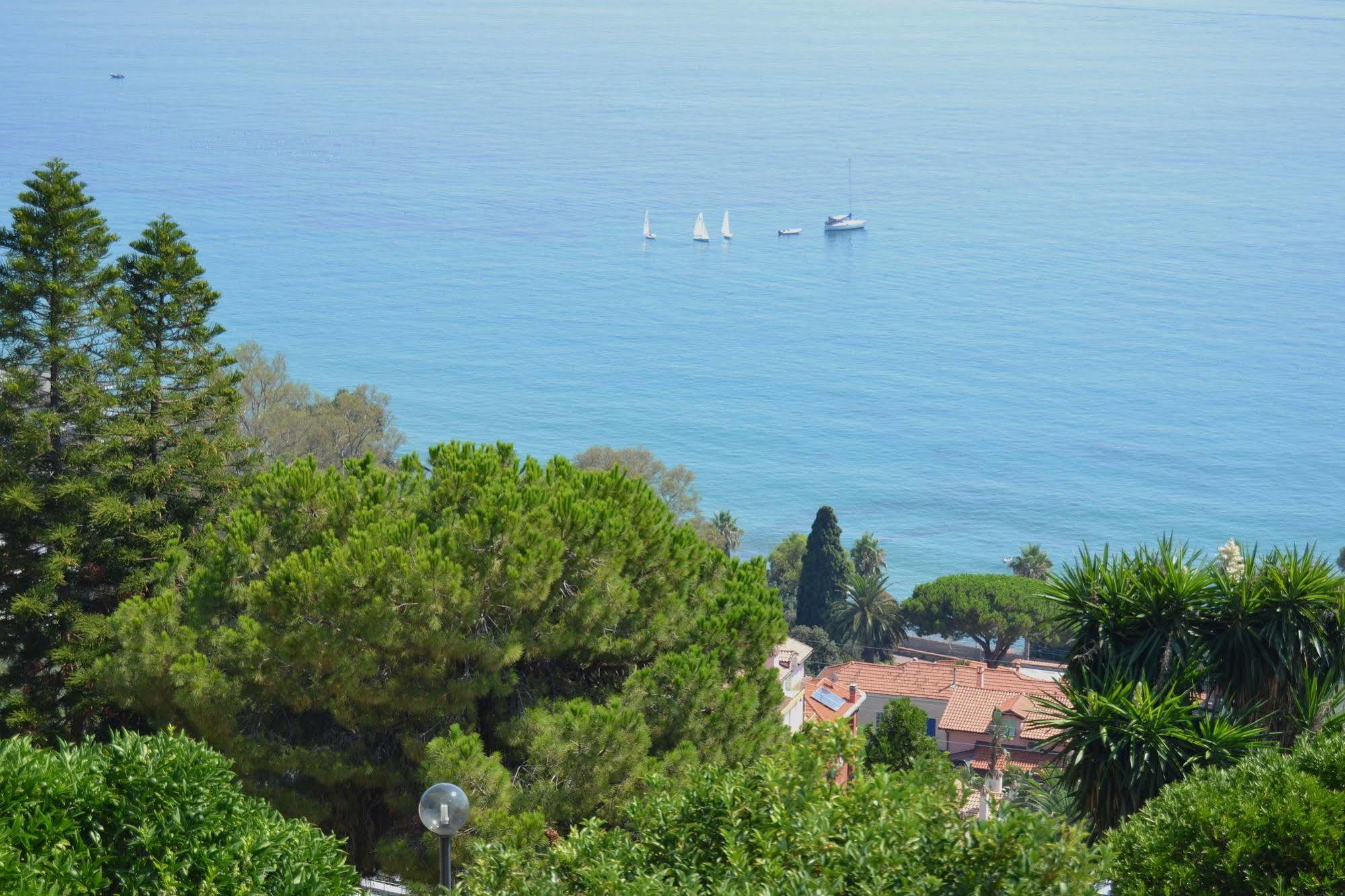 Le Terrazze Appartamenti Vacanze Sanremo Exterior photo